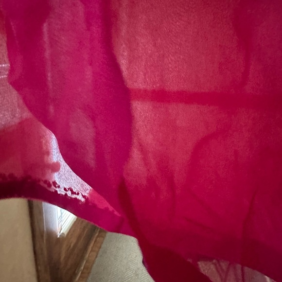 Fuschia embroidered top - Picture 4 of 4